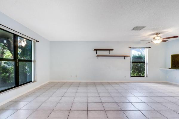 Sandtree Townhouses, 404 Sandtree Dr, Palm Beach Gardens, Florida 33403, image 2