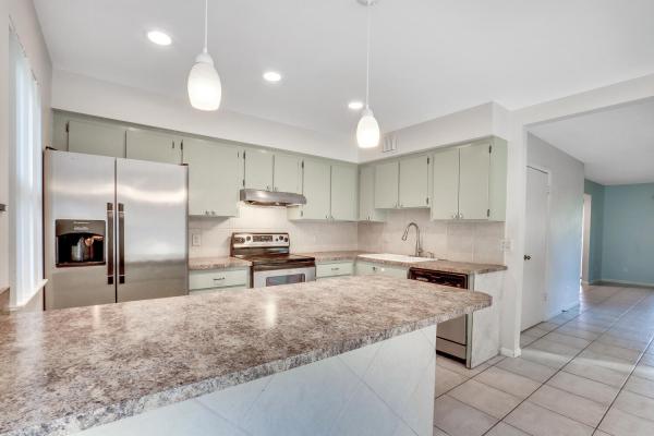Sandtree Townhouses, 404 Sandtree Dr, Palm Beach Gardens, Florida 33403, image 3