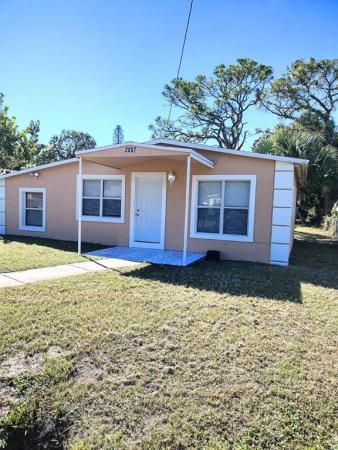 Southern Pines, 2007 Ave N Ave, Fort Pierce, Florida 34950, image 1