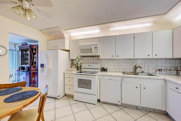 Camino Real Village, 5650 Camino Del Sol #106, Boca Raton, Florida 33433, image 1