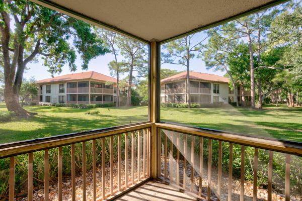 Golf Villas, 622 Brackenwood Cv, Palm Beach Gardens, Florida 33418, image 2