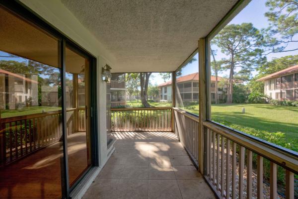Golf Villas, 622 Brackenwood Cv, Palm Beach Gardens, Florida 33418, image 3