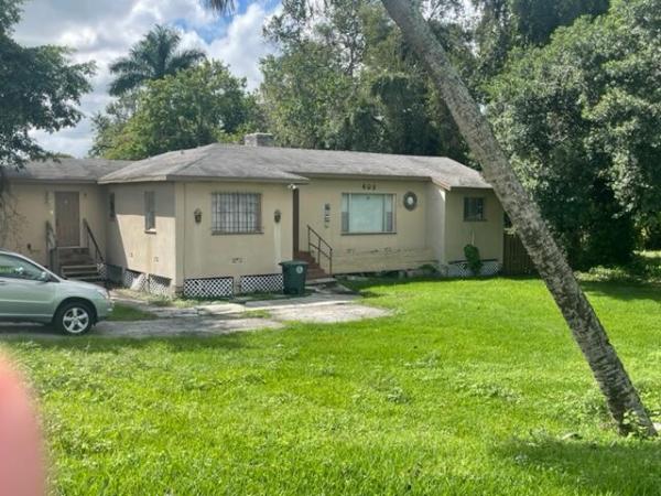 Royal Palm, 608 W Canal St, Belle Glade, Florida 33430, image 1