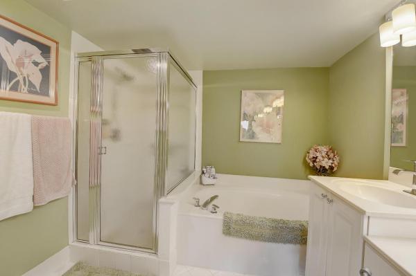Coral Cove At Coral Lakes, 12511 Imperial Isle Dr #204, Boynton Beach, Florida 33437, image 2