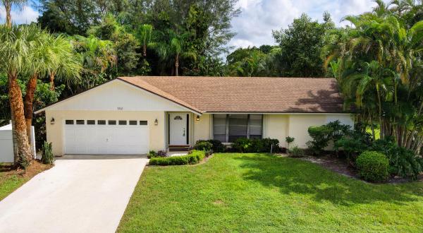 Pinewood East 2 Of Wellington, 550 Wranglewood Dr, Wellington, Florida 33414, image 2