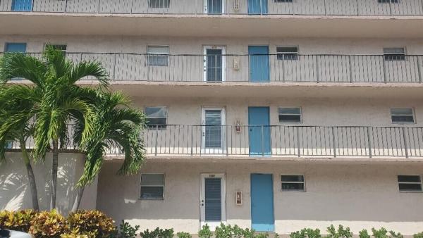 Lakeside Village, 725 Lori Dr #204, Palm Springs, Florida 33461, image 2