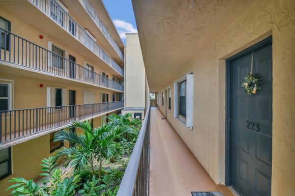 Hidden Harbour Of The Palm Beaches, 896 N Federal Hwy #223, Lantana, Florida 33462, image 1