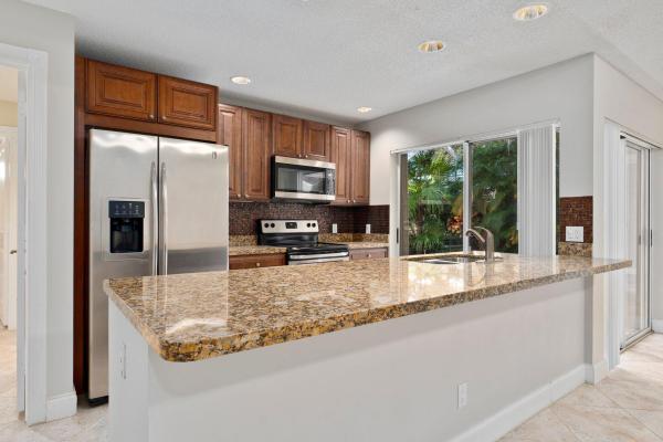 Sun Terrace At Lake Catherine, 802 Sun Terrace Ct, Palm Beach Gardens, Florida 33403, image 1