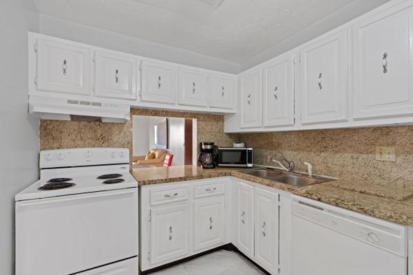 Golden Lakes Village, 170 Lake Carol Dr, West Palm Beach, Florida 33411, image 1