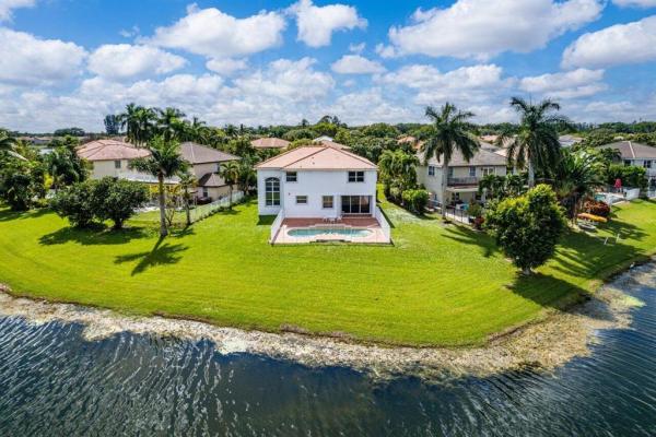 Emerald Isle At Lake Charleston, 7487 Prescott Ln, Lake Worth Beach, Florida 33467, image 1