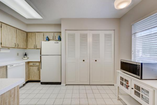Huntington Lakes 1, 14375 Strathmore Ln #303, Delray Beach, Florida 33446, image 2