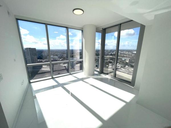 Paramount Miami Worldcenter, 851 NE 1st Ave #4102, Miami, Florida 33132, image 1