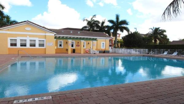 Shoma Townhomes At Royal Palm Beach, 3513 Shoma Dr, Royal Palm Beach, Florida 33414, image 2