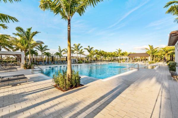 Watermark At Avenir, 9217 Crestview Cir, Palm Beach Gardens, Florida 33412, image 2