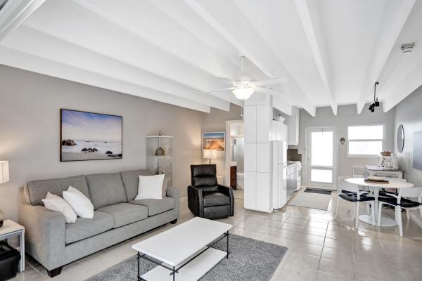 Tropicana Gardens, 4001 S Ocean Blvd #210, South Palm Beach, Florida 33480, image 2