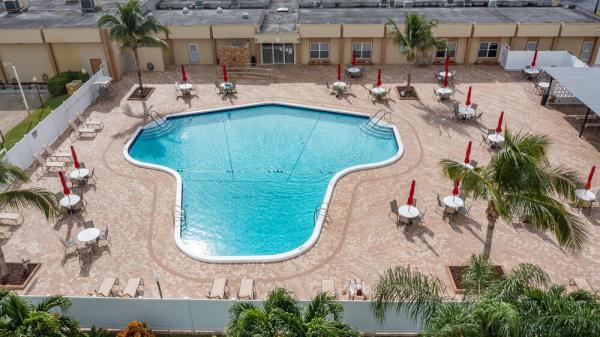 Crosley At Cresthaven Villas, 2833 Crosley Dr W, West Palm Beach, Florida 33415, image 1