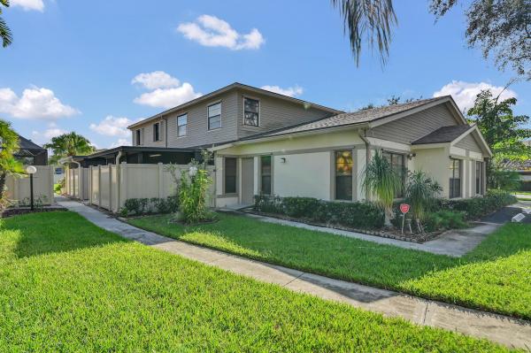 The Towns Of Lakeside Green, 4499 Willow Pond Rd #A, West Palm Beach, Florida 33417, image 1
