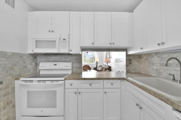 Lake Clarke Gardens, 2811 S Garden Dr S #306, Lake Worth, Florida 33461, image 2