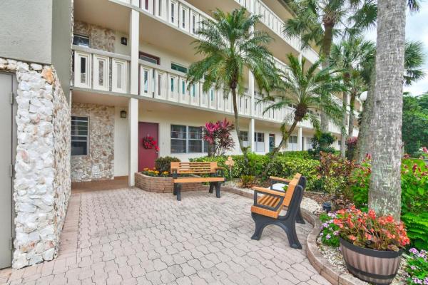 Eleuthera Village, 1805 Eleuthera Pt #J4, Coconut Creek, Florida 33066, image 1