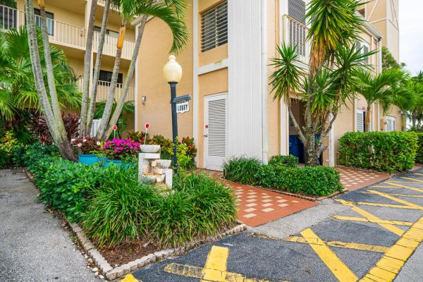 Huntington Lakes 3, 14426 Amberly Ln #401, Delray Beach, Florida 33446, image 3