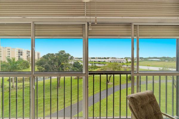 Huntington Lakes 3, 14426 Amberly Ln #401, Delray Beach, Florida 33446, image 2