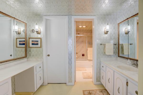 Lake Harbor Cove, 3040 Lake Shore Dr #402, Riviera Beach, Florida 33404, image 2