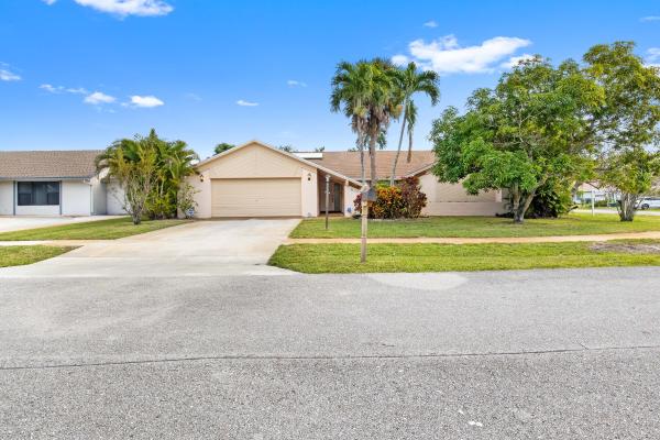 Lakes Of Lantana, 8165 Chatuga Ct, Lake Worth, Florida 33467, image 1