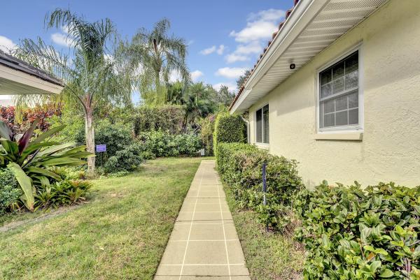 Pine Tree Village, 10251 Greentrail Dr N, Boynton Beach, Florida 33436, image 2