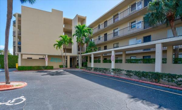Hidden Harbour Of The Palm Beaches, 890 N Federal Hwy #310, Lantana, Florida 33462, image 1