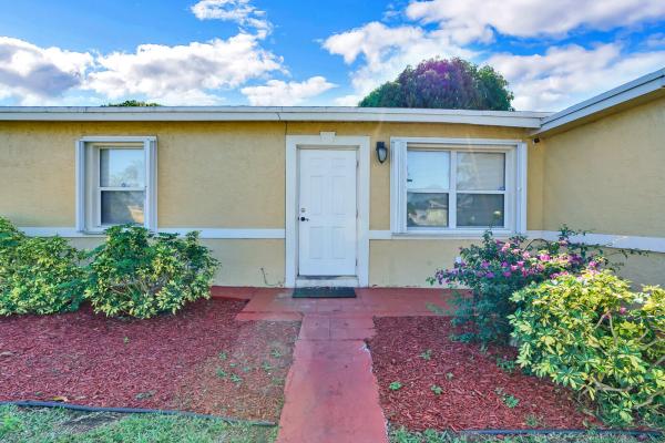 Englewood Manor, 3031 Scanlan Ave, Lake Worth, Florida 33461, image 1