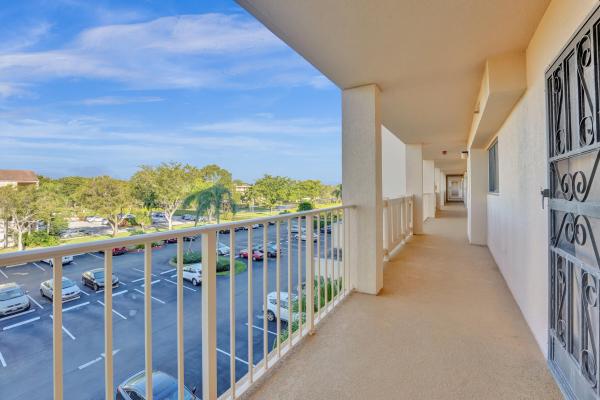 Huntington Lakes 2, 7076 Huntington Ln #407, Delray Beach, Florida 33446, image 2
