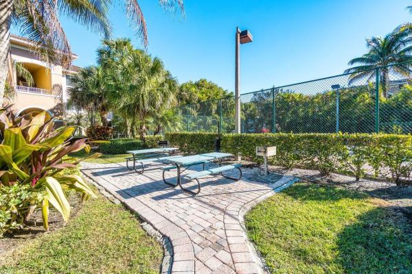 The Villas At Emerald Dunes, 6418 Emerald Dunes Dr #306, West Palm Beach, Florida 33411, image 2