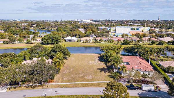 Presidential Estates, 3716 Embassy Dr, West Palm Beach, Florida 33401, image 1