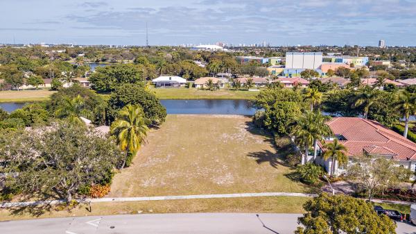 Presidential Estates, 3716 Embassy Dr, West Palm Beach, Florida 33401, image 2