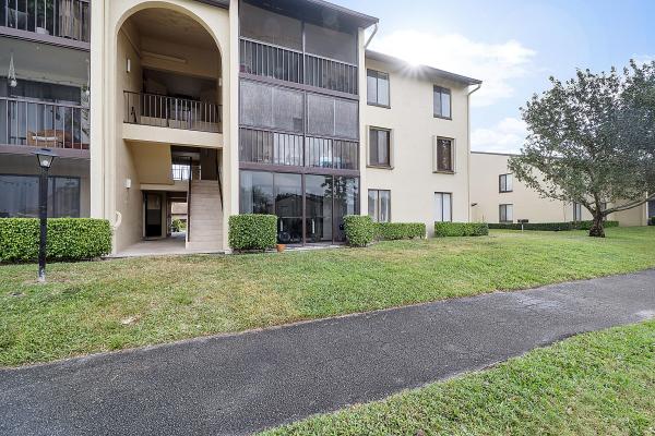 Pine Ridge North 2, 616 Sea Pine Way #H1, Greenacres, Florida 33415, image 3