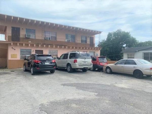 Baileys, 509 SW 9th St, Belle Glade, Florida 33430, image 1