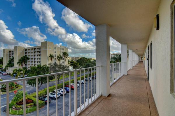 Huntington Lakes 5, 7290 Kinghurst Dr #510, Delray Beach, Florida 33446, image 1