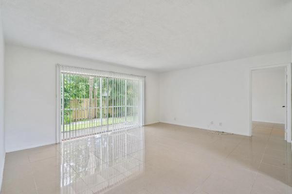 Manson, 10290 N Military Trl #4A, Palm Beach Gardens, Florida 33410, image 1