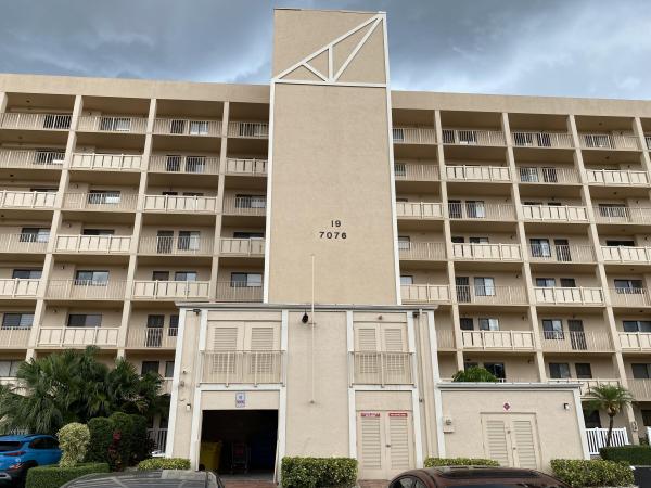 Huntington Lakes 2, 7076 Huntington Ln #805, Delray Beach, Florida 33446, image 1