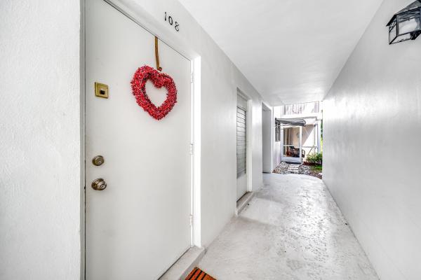 Regis House, 899 SE 2nd Ave #108, Deerfield Beach, Florida 33441, image 1