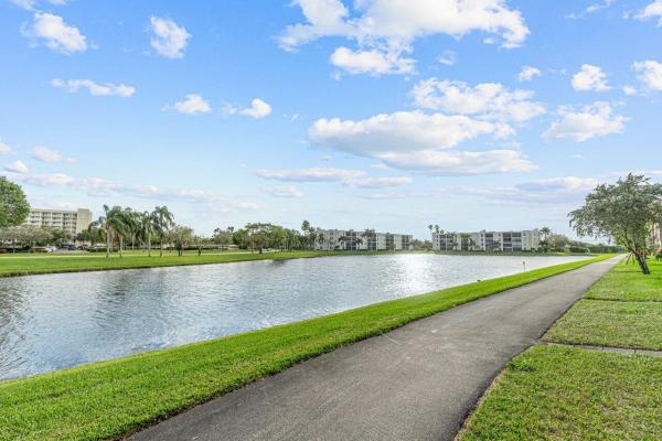 Huntington Lakes 4, 7320 Amberly Ln #208, Delray Beach, Florida 33446, image 1