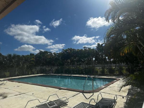 Lakeview Gardens, 100 Nottingham Cir #J, Greenacres, Florida 33463, image 1