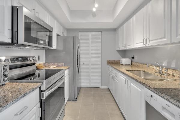 Yacht Club At Portofino, 90 Alton Rd #2207, Miami Beach, Florida 33139, image 1