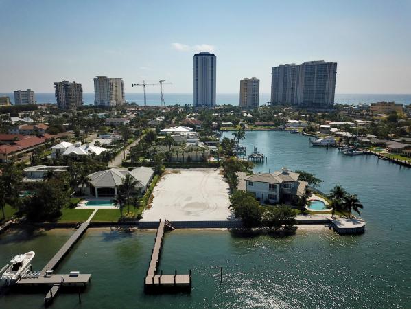 Yacht Harbor Estates, 2923 Lake Dr, Riviera Beach, Florida 33404, image 1