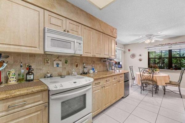 Aspen Glen At Indian Spring, 6446 Aspen Glen Cir, Boynton Beach, Florida 33437, image 2