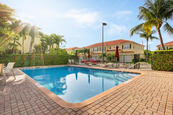 Marbella Villas, 424 Marbella Dr, North Palm Beach, Florida 33403, image 1