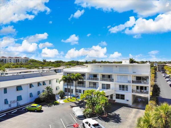 Tropicana Gardens, 4001 S Ocean Blvd #311, South Palm Beach, Florida 33480, image 2