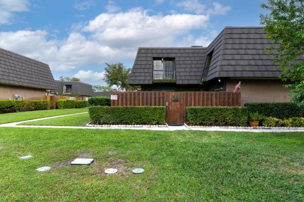 Cherry Lane Townhomes, 4614 Cherry Rd, West Palm Beach, Florida 33417, image 1