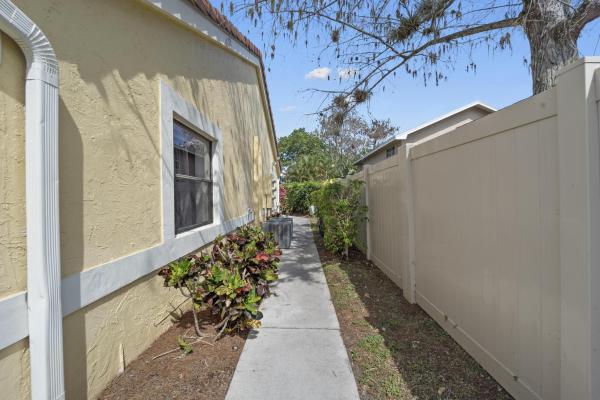 Sugar Pond Manor, 1120 Hyacinth Pl, Wellington, Florida 33414, image 2