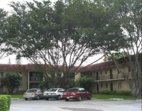 Forest Hill Gardens East, 6034 Forest Hill Blvd #208, West Palm Beach, Florida 33415, image 2